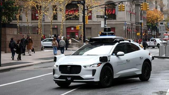 מונית ללא נהג של וויימו Waymo  במנהטן ניו יורק