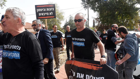 האיומים של סמוטריץ' עבדו - רפורמת החלב תקודם בניגוד לעמדת יועמ"שית הכנסת