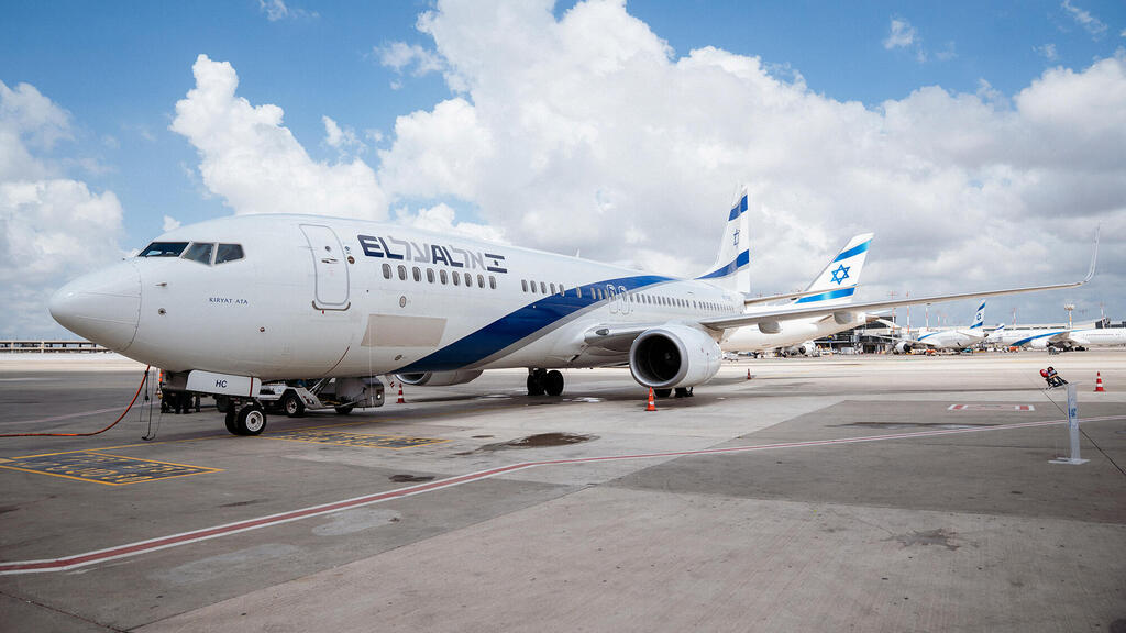 מטוס אל על. נערכים להשבת הישראלים מחו"ל (צילום: עפרי ברנע) מטוס אל על
