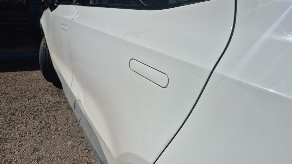 ידית קופצת במכונית Aiways (צילום: תומר הדר) ידית קופצת במכונית Aiways