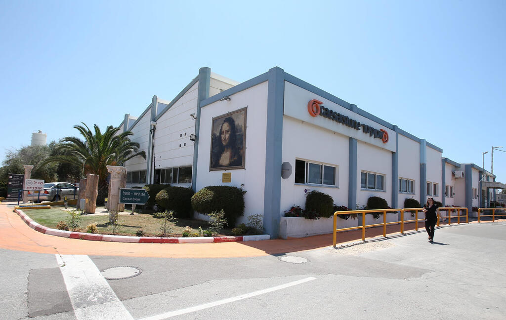 מפעל אבן קיסר בשדות ים. "היינו מפלצת, אוניה ענקית ששטה ללא רב חובל", אומר אוחנה