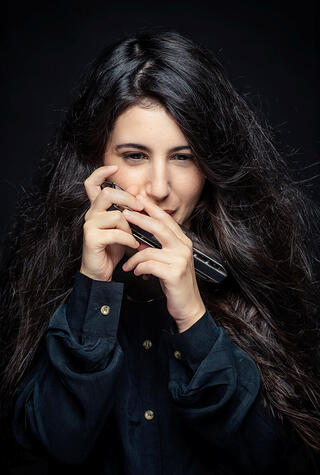 אריאל ברט נגנית מפוחית פנאי