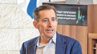 פול גומפרס פרופ' למינהל עסקים בהרווארד