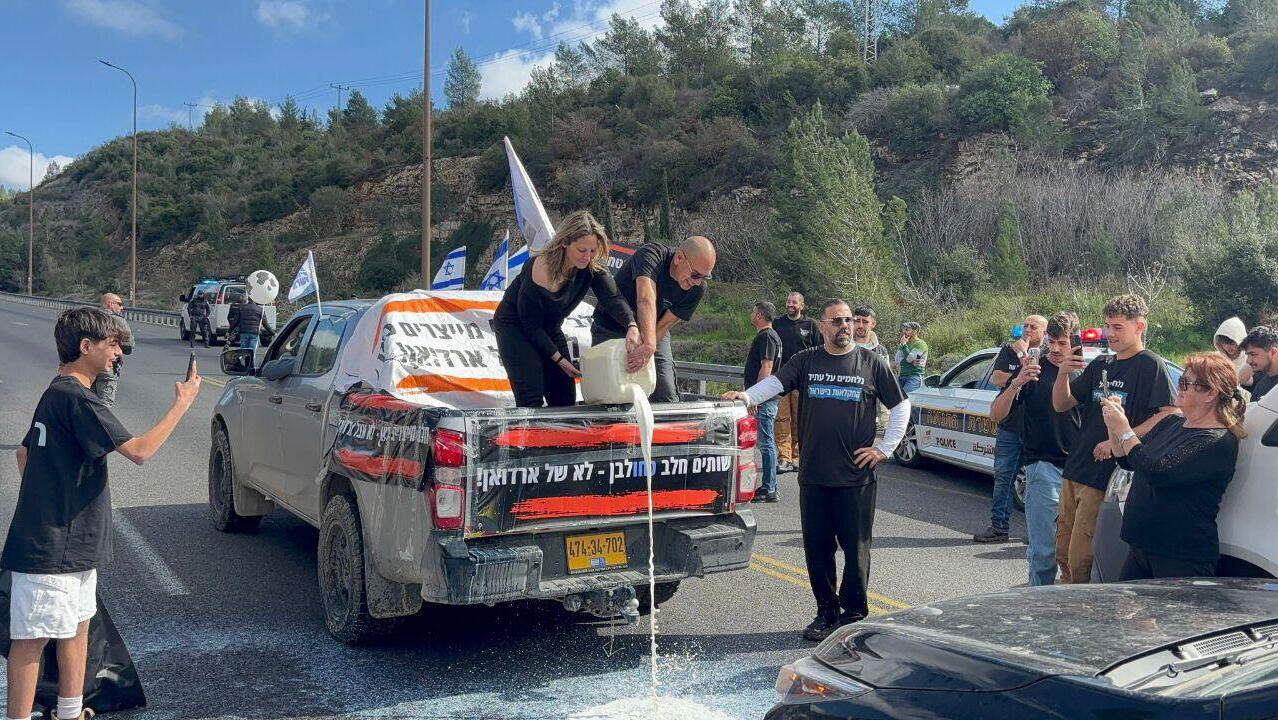 חקלאים עמק יזרעאל מחאת הרפתנים רפורמת החלב חלב סמוטריץ' שיירת רכבים בדרך ל כנסת ירושלים