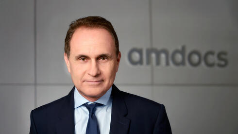 שוקי שפר פורש מתפקיד מנכ"ל אמדוקס; בכיר החברה שמעי הורטיג ימונה למחליפו 