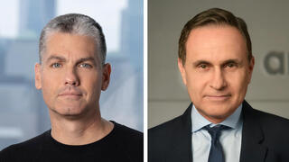 מימין מנכ"ל אמדוקס היוצא שוקי שפר והמנכ"ל הנכנס שמעי הורטינג