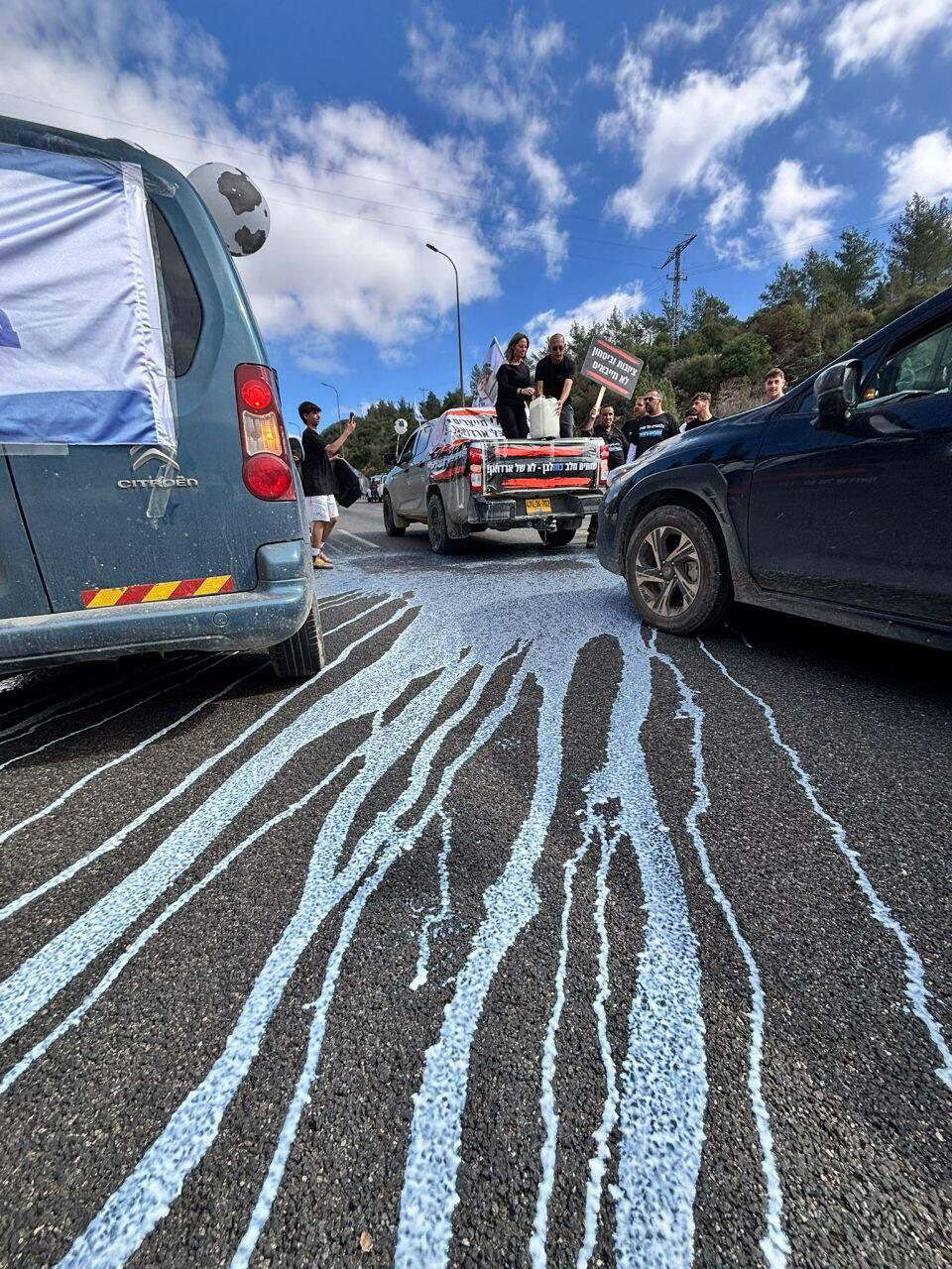 חקלאים עמק יזרעאל מחאת הרפתנים רפורמת החלב חלב סמוטריץ' שיירת רכבים דגרך לכנסת ירושלים