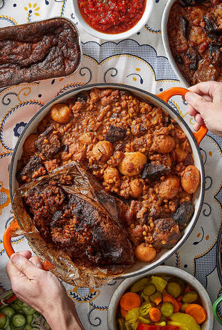 פנאי חמין המסעדה היהודית ב בני ברק פסטיבל הצ׳ולנטיאדה המסורתי 