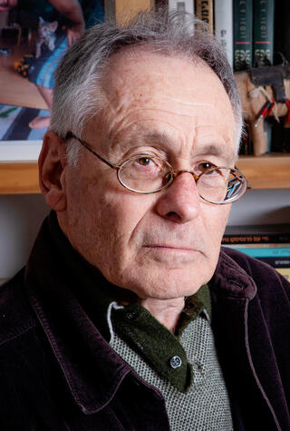 פנאי איל מגד סופר ומשורר ישראלי