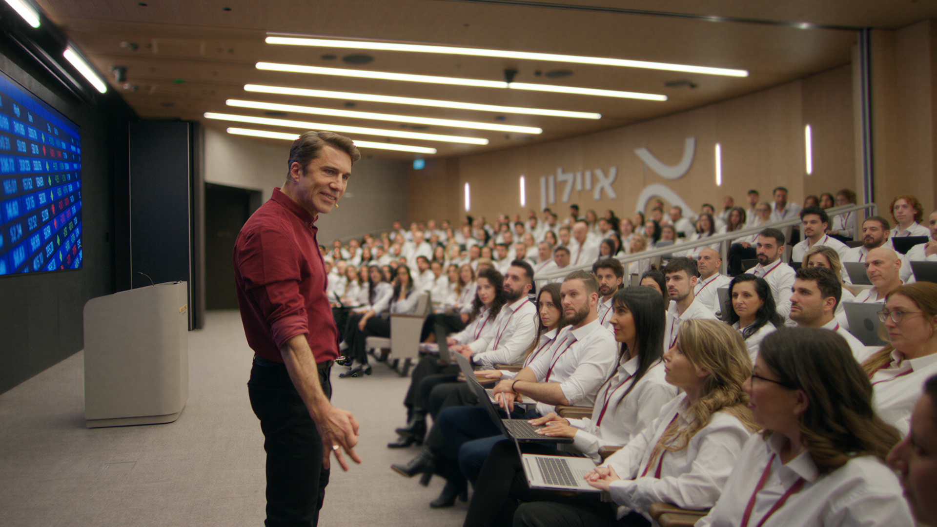 איילון חוזרת למסכים ומשיקה קמפיין טלוויזיוני מקורי בכיכובו של השחקן רוי מילר