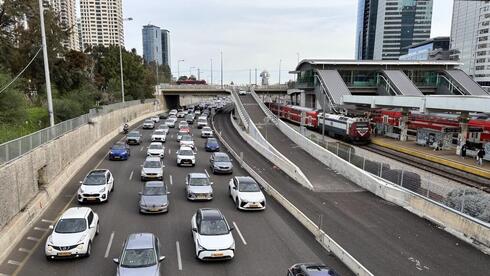 רשות החברות בודקת: האם יו"ר נתיבי איילון ניפח את נתוני החברות בקו"ח?
