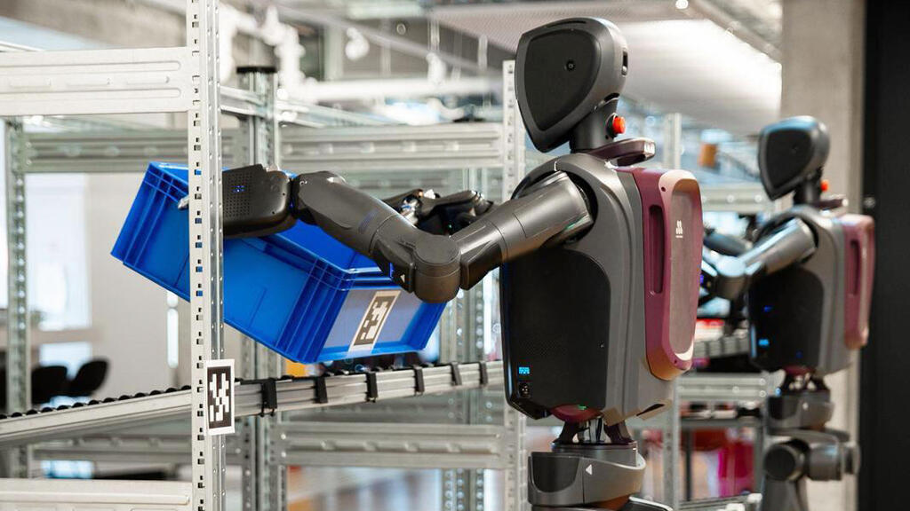 חברת מנטיבוט עם ה רובוט ה ישראלי ה ראשון בעבודה