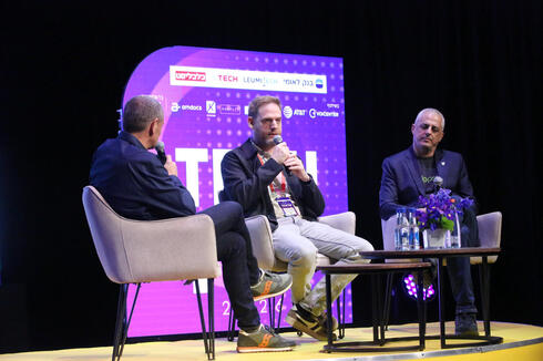 Oren Kaniel and Ofir Ehrlich on stage. 