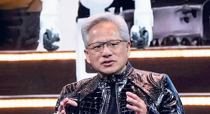 מנכ"ל אנבידיה ג'נסן הואנג בתערוכת CES בינואר