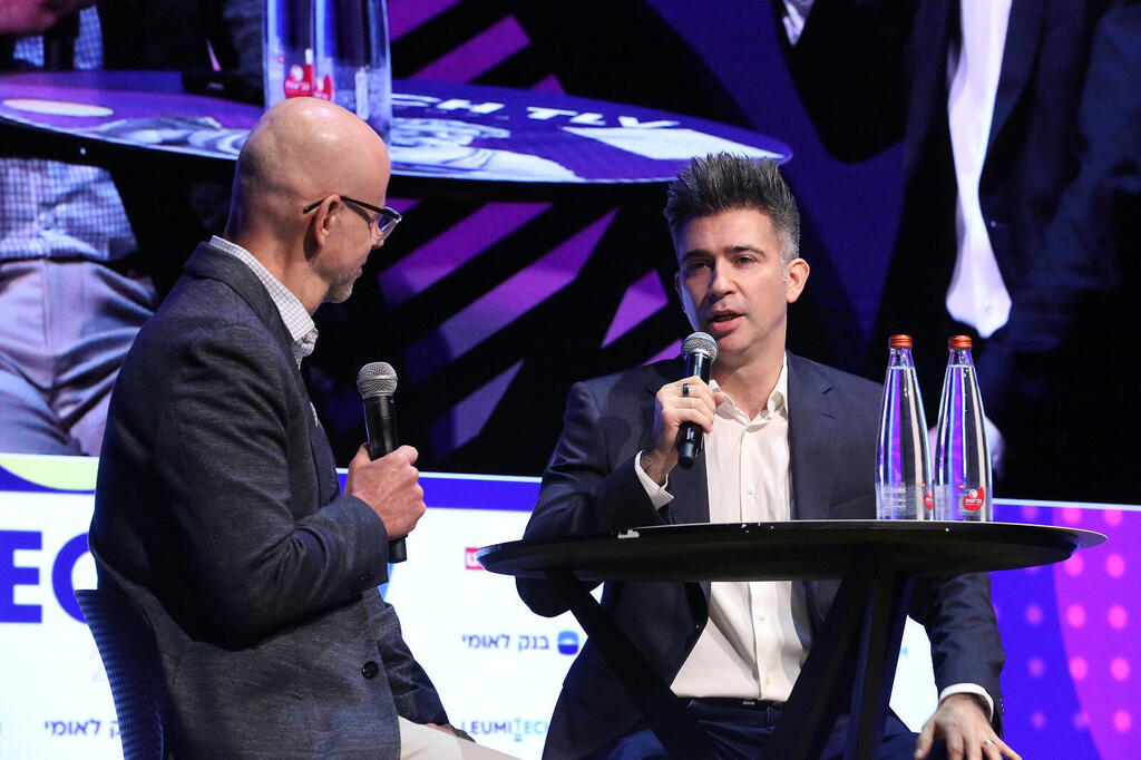 כנס TECH TLV - מימין בגני דיברוב מייסד משותף ומנכ"ל Armis דרור בין מנכ"ל רשות החדשנות