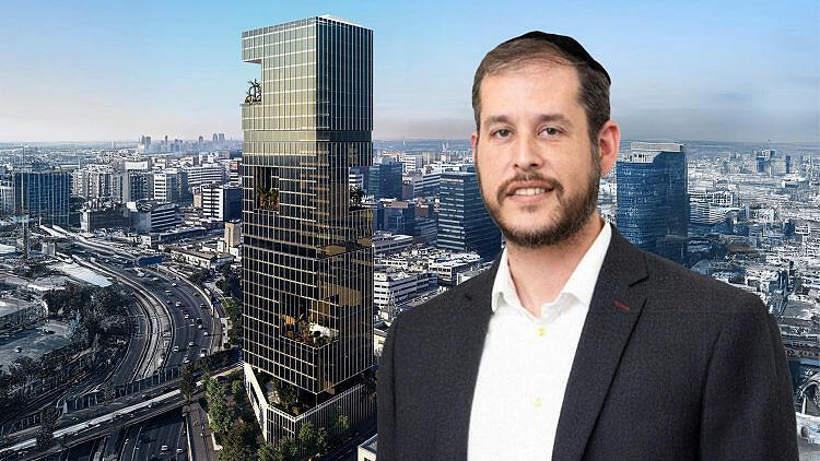 סמנכ"ל ובעלים שותף בחברת מידר זאב גרינברג על רקע הדמיה של הפרויקט בת"א