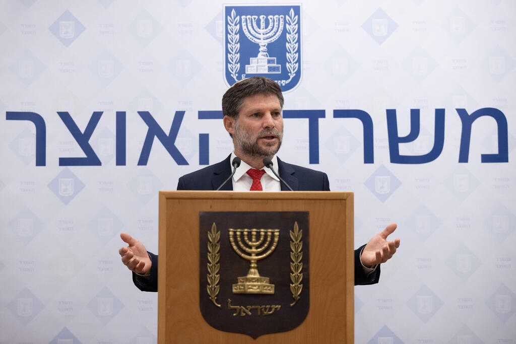 סמוטריץ'. "המדינה שולטת בכ־90% מעלויות הייצור. אם היא רוצה באמת להוריד את מחיר החלב, שתפחית את התשומות" (צילום: אלכס קולומויסקי) סמוטריץ'. "המדינה שולטת בכ־ 90% מעלויות הייצור. אם היא רוצה באמת להוריד את מחיר החלב, שתפחית את התשומות"