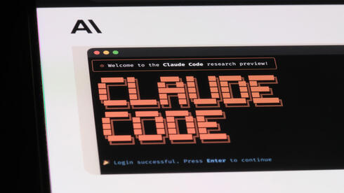 קלוד קוד ו-OpenAI ראש בראש במלחמה על עתיד התכנות - ולמה גוגל משתרכת מאחור