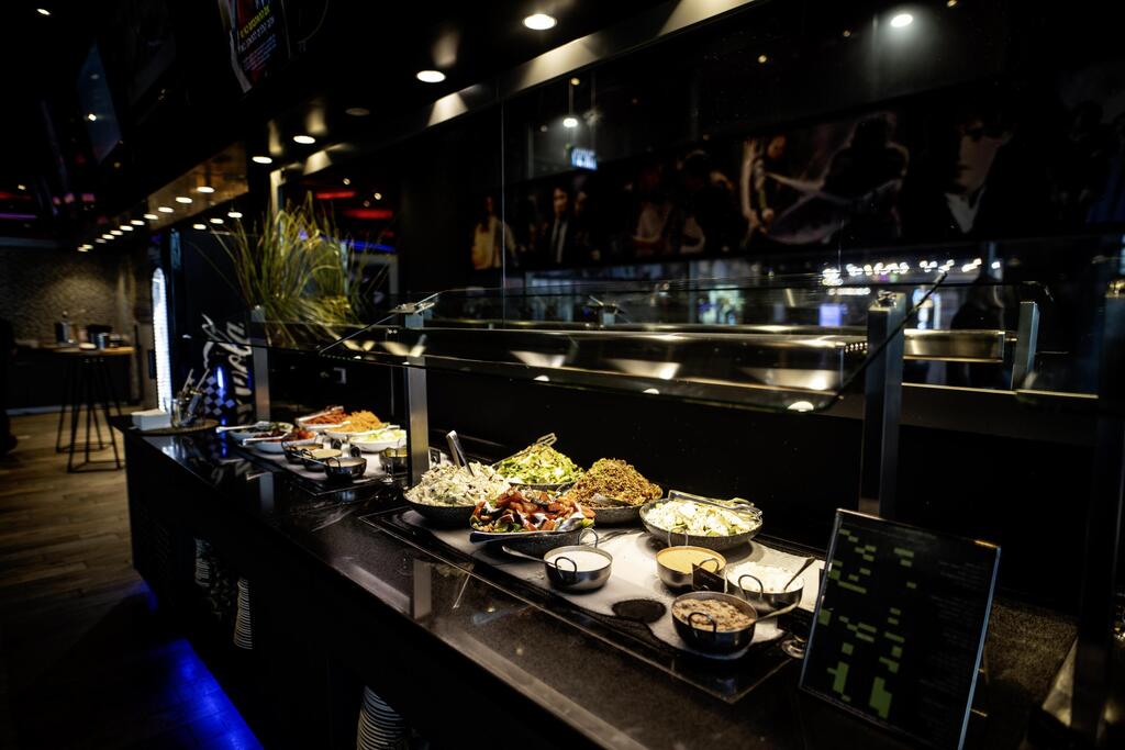 מזנון VIP (צילום: אומרי דלל) מזנון VIP