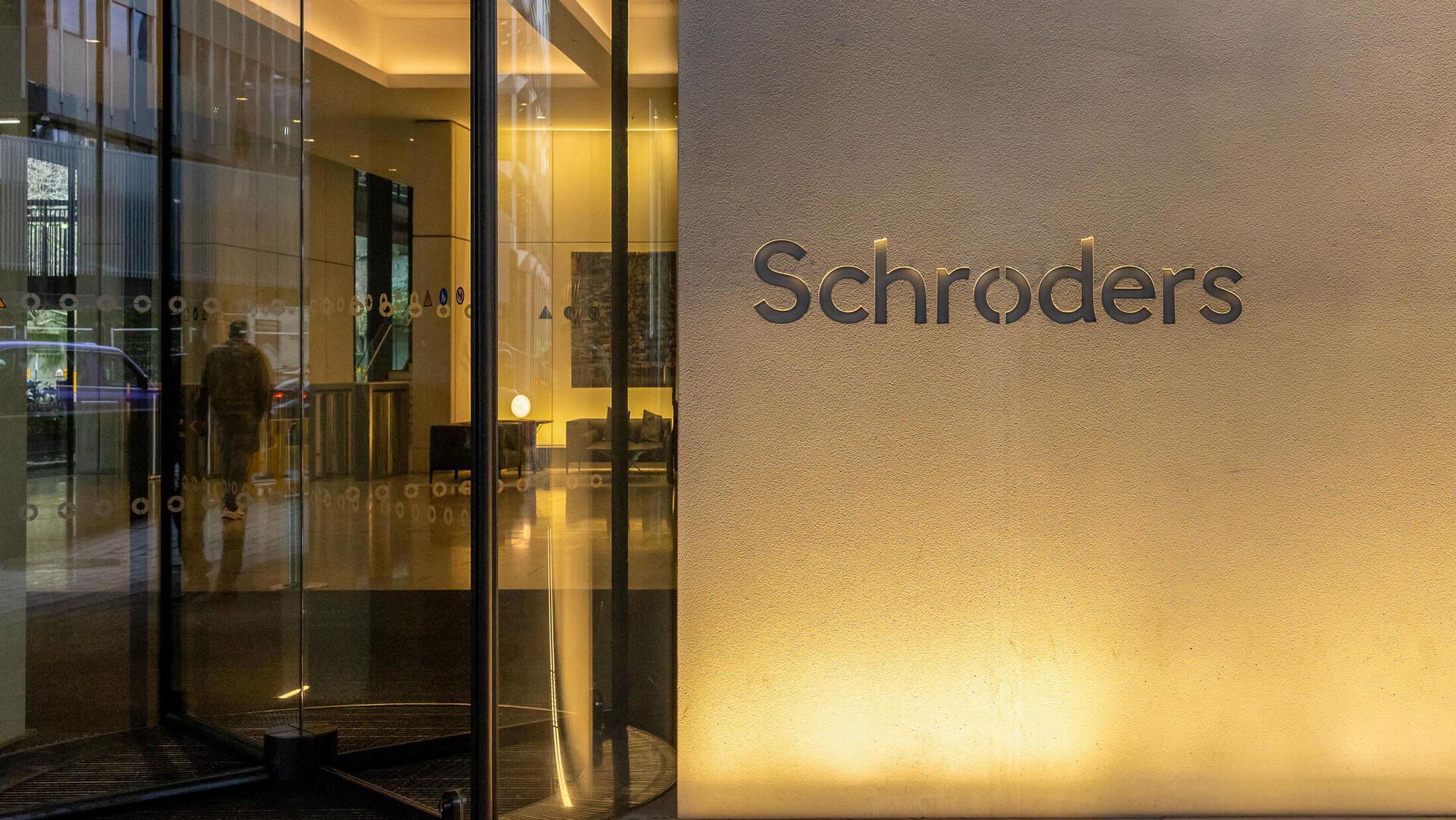 מטה שרודרס ב לונדון חברת ניהול הנכסים נמכרת ל-Nuveen 