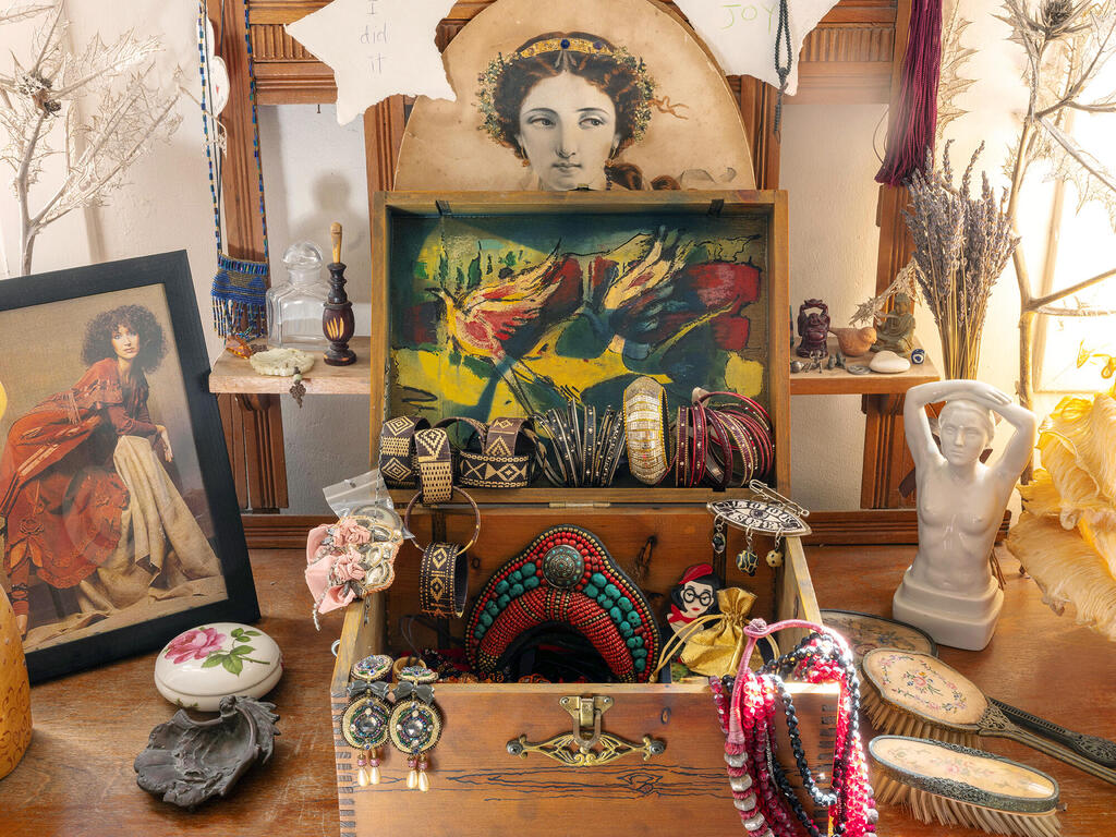 תכשיטים מהאוסף שלה תמרה יובל ג’ונס פנאי