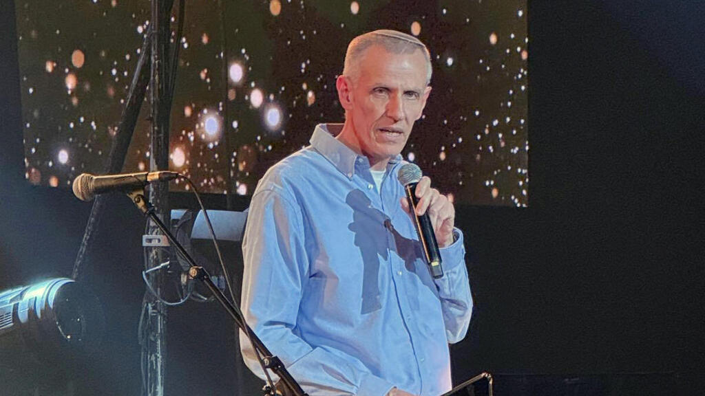 ינקי קוינט באירוע הפרידה שנערך ע"י רשות מקרקעי ישראל באולם אירועים במודיעין (צילום: Facebook) ינקי קוינט באירוע הפרידה שנערך ע"י רשות מקרקעי ישראל באולם אירועים במודיעין