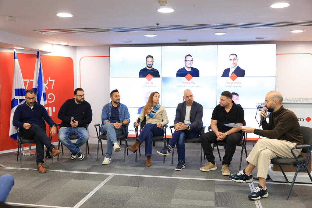 בכירי בנק הפועלים ומייקרוסופט ישראל בכנס ההשקה (צילום: אביב גוטליב) בכירי בנק הפועלים ומייקרוסופט ישראל בכנס ההשקה