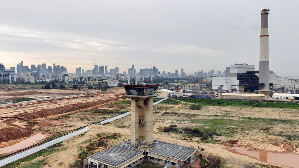 אדמה מזוהמת ב מתחם שדה דב