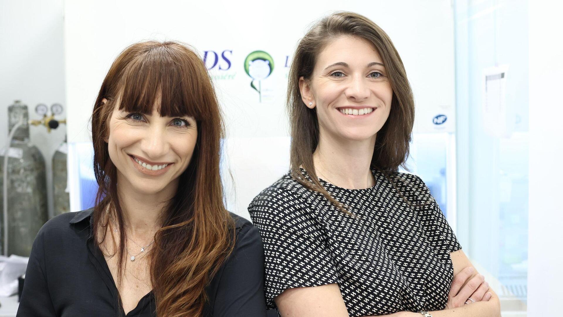 מימין ד"ר טליה כהן סולל וד״ר דפנה לייפנפלד מייסדות NeuroKaire