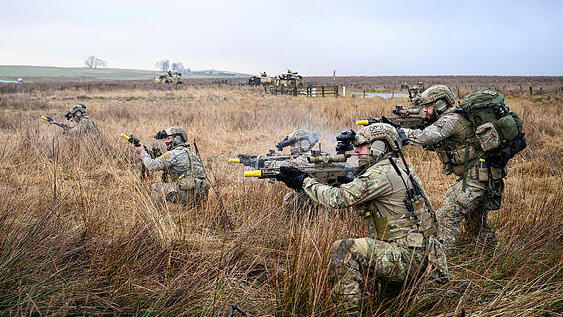 צבא בריטניה בתרגיל (צילום: גטי אימג'ס) צבא בריטניה ב תרגיל