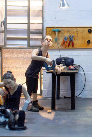 היצירה "חומות חימר" של ורד אהרונוביץ' פנאי