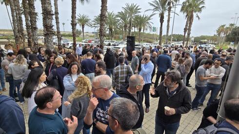 שביתת עובדי צים מחריפה: "נשרוף את החברה"