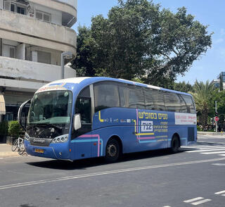 אוטובוס של נעים בסופ"ש בתל אביב. עשרות אלפי נוסעים בכל שבוע