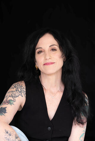 המשוררת סופרת ומרצה להינדואיזם מיה טבת דיין פנאי