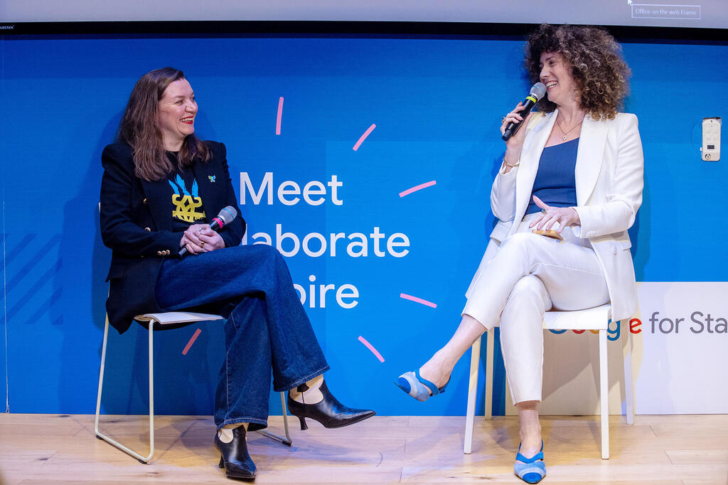 ארוע יזמיות 2026 - האומץ להוביל הכוח להשפיע - מימין עידית נוידרפר מייסדת השיטה הג'ינג'ית ליסה זייצ'יק מקימת AppsFlyer