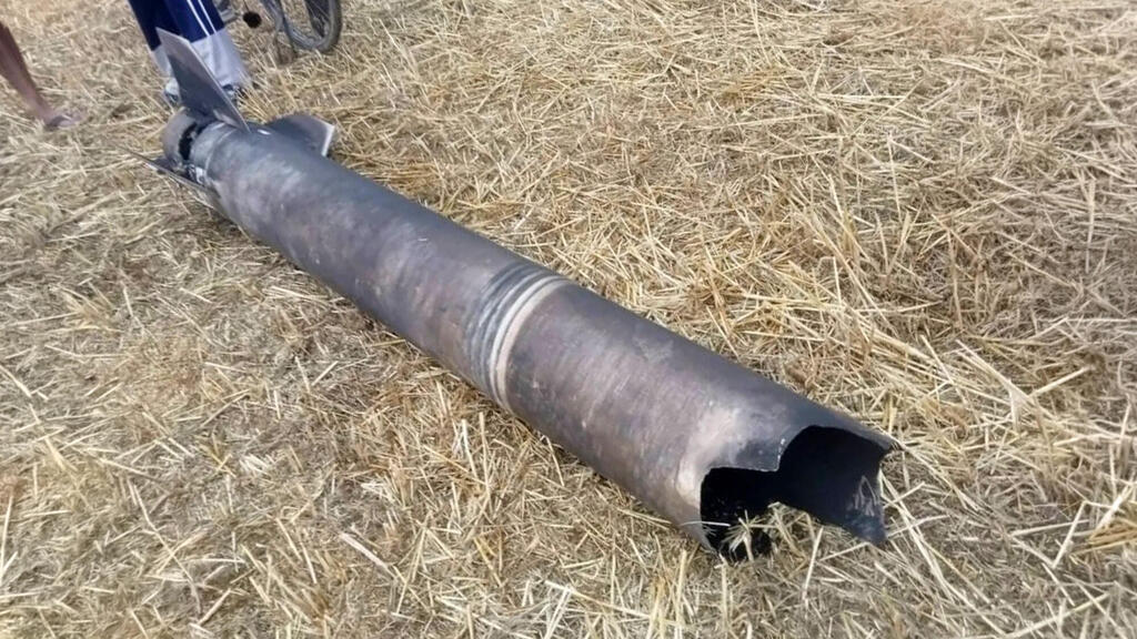 שברי טיל ששיגרה סוללת S300 בהודו (צילום: thechdnews ) הקברניט טילים אמצעי הטעיה