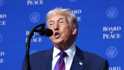 טראמפ הוא סנדק ה־AI, אבל הבייס שלו מתחיל לחשוש מהנזקים