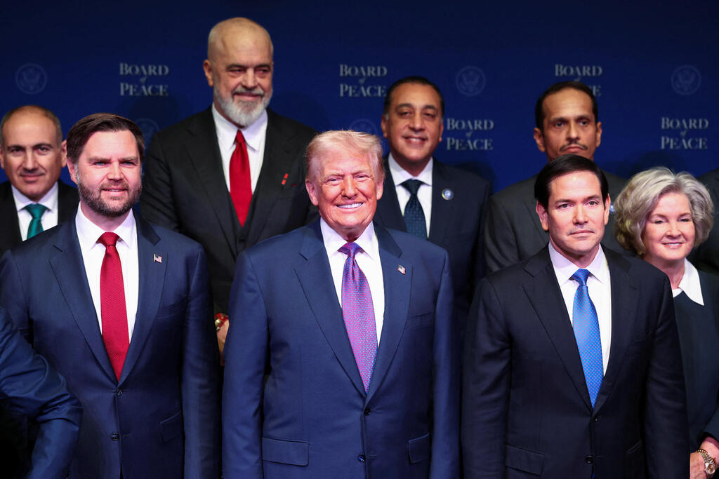 מרקו רוביו , דונלד טראמפ ו ג'יי די ואנס כינוס מועצת השלום ב וושינגטון ארה"ב