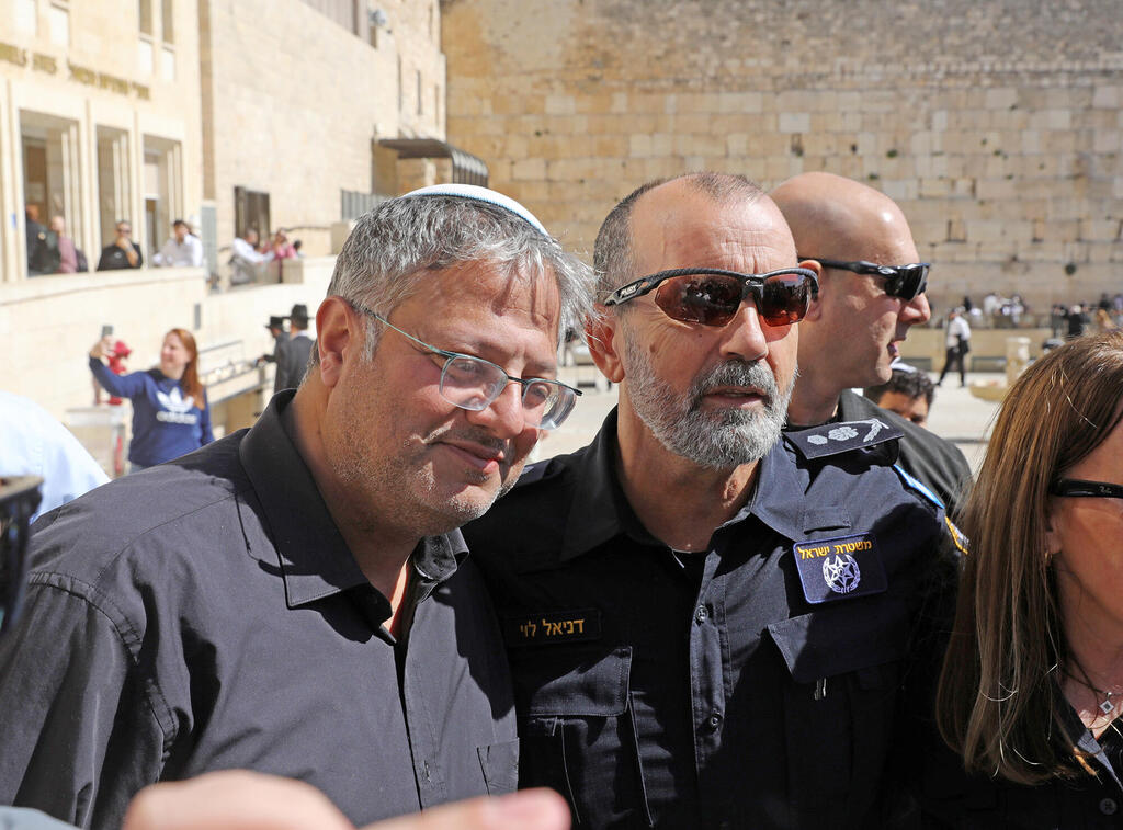 מפכ”ל המשטרה דני לוי והשר לביטחון לאומי איתמר בן גביר ברחבת הכותל