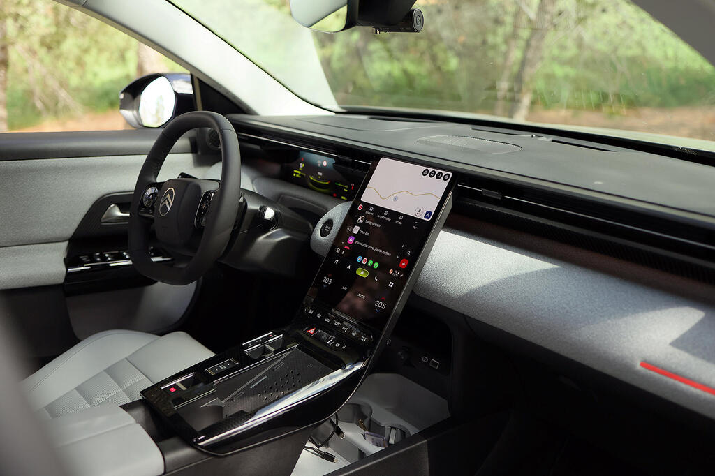 מבחן רכב סיטרואן c5 איירקרוס מבפנים