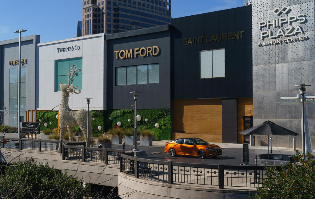 קניון פיפס פלאזה באטלנטה. הבעלים הוציאו חנות כלבו שפעלה בשכירות שנתית של פחות מדולר לשנה, והחלל שבו פעלה הומר לאזור הסעדה, מלון של רשת נובו, מועדון כושר ובניין משרדים יוקרתי. השינויים עזרו למשוך לקניון מותגי יוקרה