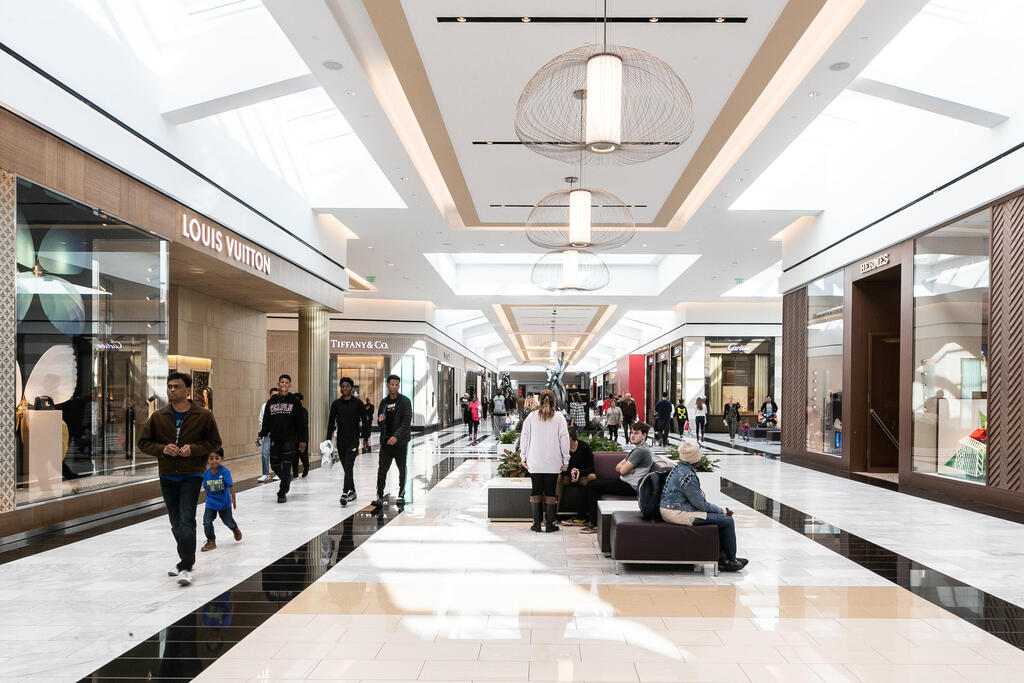 קניון קינג אוף פרוסיה בפנסילבניה שבבעלות סיימון פרופרטי. "היציאה של שוכרי העוגן המסורתיים היתה ס;הזדמנות מדהימה", אומר הבעלים