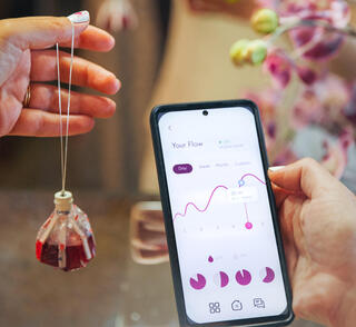 400, אם יש איזשהו סיכוי שה-AI יכול למשוך את התמונה הזאת קצת למטה (בעיקר בגלל הטלפון שנחתך), זה יהיה מעולה