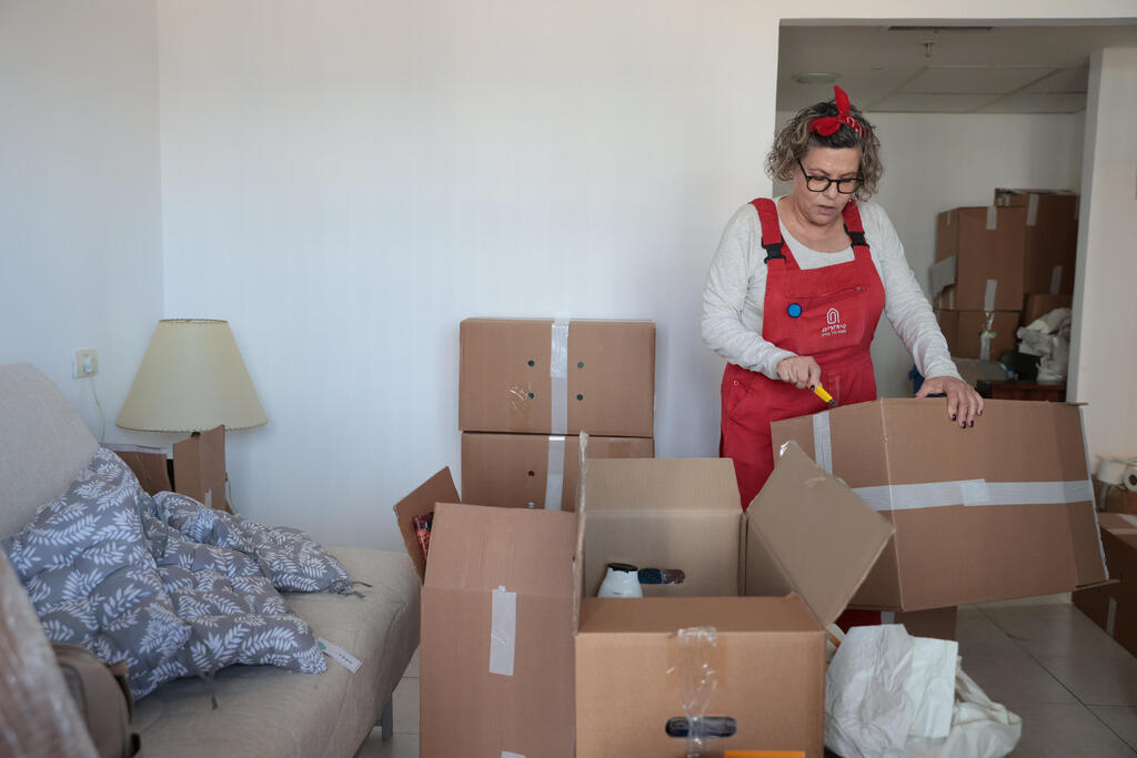 שרית גושן. "חפצים הם לא רק חפצים, הם נקודות אחיזה, לפעמים זיכרון, לפעמים זהות"