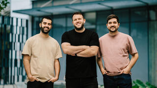 מייסדי אסטליה מימין נדב אוסטרובסקי אלון נוי רועי רג'ואן