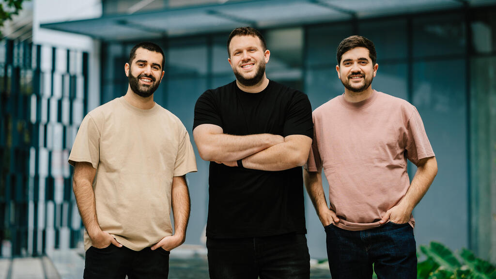 מייסדי אסטליה. מימין: נדב אוסטרובסקי, אלון נוי ורועי רג'ואן (צילום: נתנאל טוביאס) מייסדי אסטליה מימין נדב אוסטרובסקי אלון נוי רועי רג'ואן