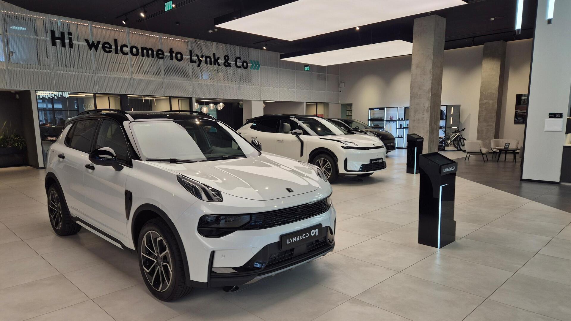 אולם תצוגה רכב לינק אנד קו