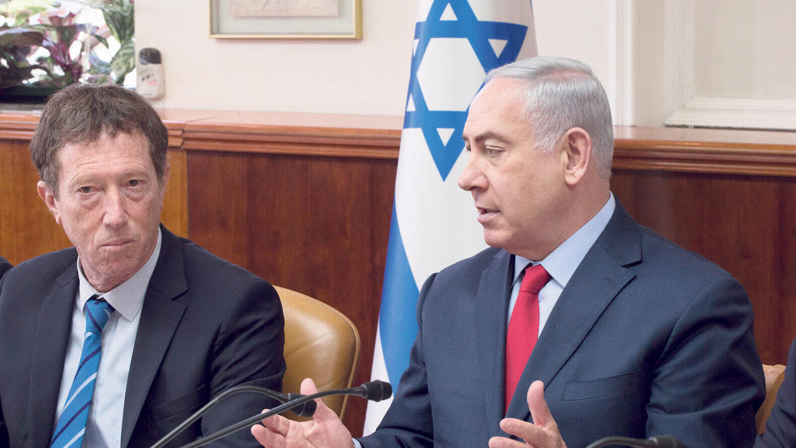 בנימין נתניהו ראש הממשלה ו אבי שמחון יור המועצה הלאומית לכלכלה