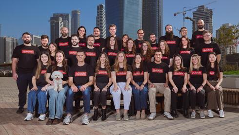 Guidde empoyees. Guidde empoyees.