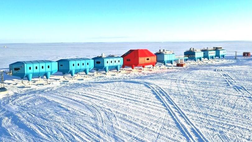 תחנת מחקר בריטית האליי halley  אנטרקטיקה